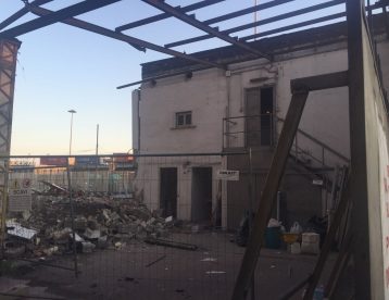 Demolizione struttura prefabbricata e casa adiacente supermercato Dimeglio