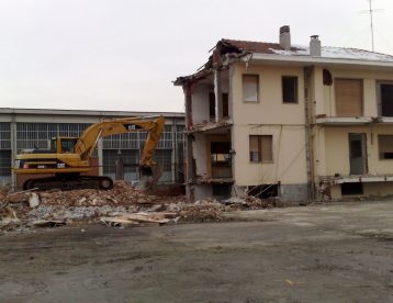 Demolizione e Preparazione area Pederzoli